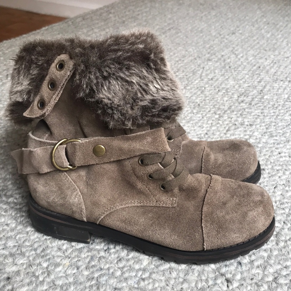Cute faux fur snow booties ❄️ Kelsi Dagger